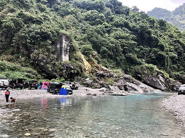 摩里沙卡洞穴溫泉溪畔