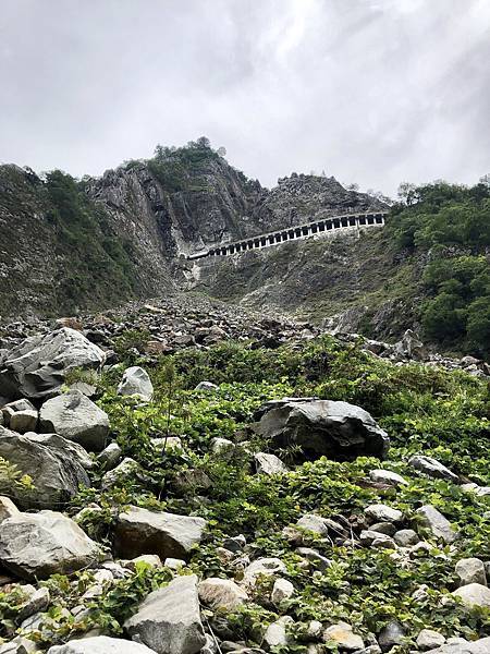 仰望中橫公路明隧道