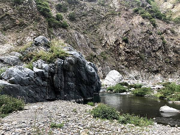 馬陵前渡巨岩