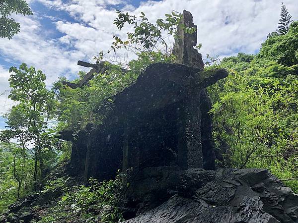 大智瀑布下方廢墟建築