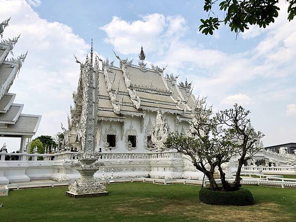 清萊白廟龍昆寺