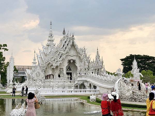 遇見泰北清萊白廟龍昆寺