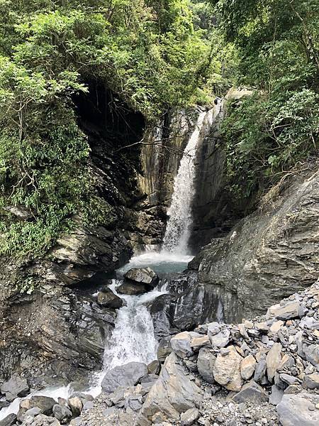 遇見霧瓦娜溪瀑布(第一層) 遇見霧瓦娜溪瀑布(第一層)