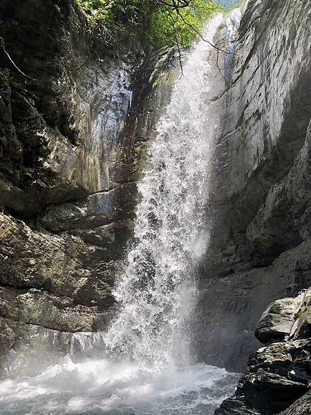 霧瓦娜溪第一層瀑布水落