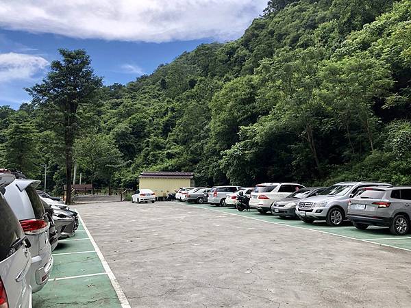 卡悠峰瀑布停車場