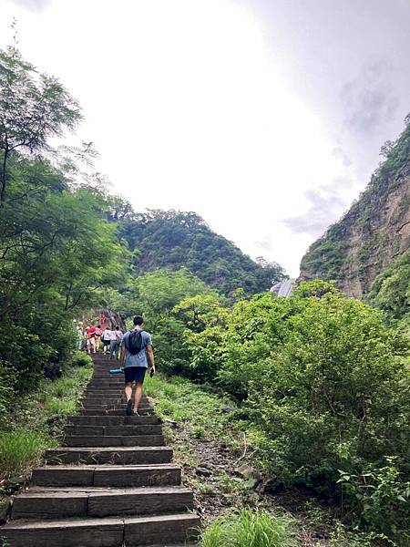 卡悠峰瀑布景觀步道風景