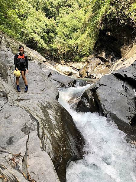 「峽谷水道」攀爬峽谷左岸壁岩留影