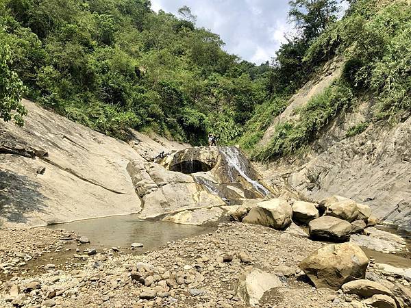 即將抵達「阿拉溪斜瀑布群雙浴缸池」