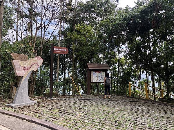 「鳳凰瀑布步道」入口