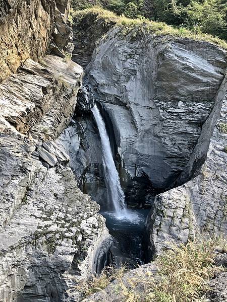 「陰陽瀑布之陰瀑」中層水落與水潭