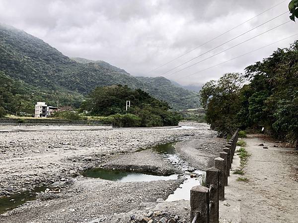 金崙溪河岸