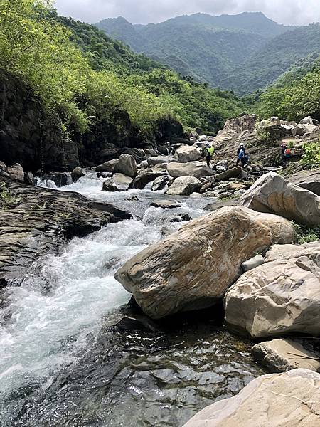 萬安南溪溯溪風景