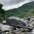 河道巨石