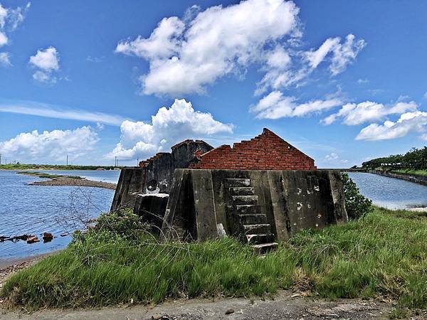 護欄入口旁未知建築遺跡