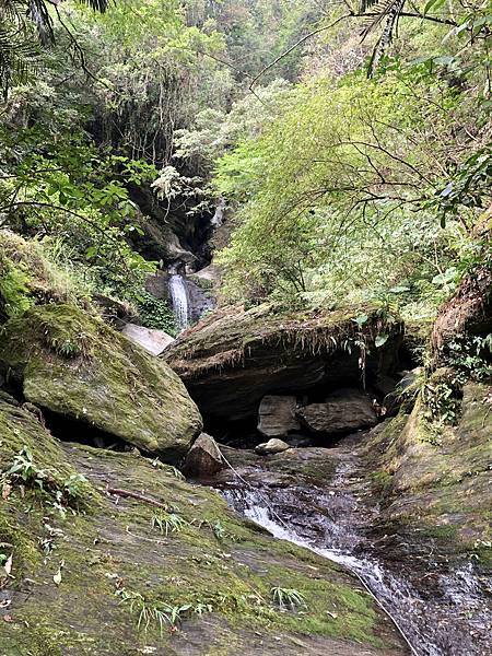 攀繩上爬岩床 攀繩上爬岩床