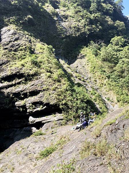 凸明赤腊瀑布瀑前岩台