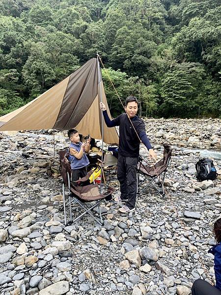 芃芃野營地建設搭帳