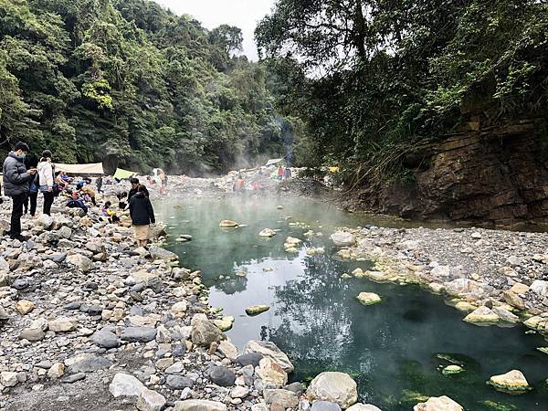 芃芃野溪溫泉露頭