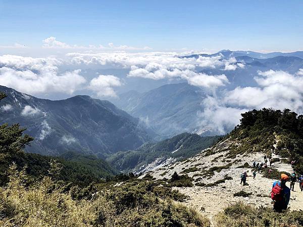 關山嶺山眺望東南方埡口雲海