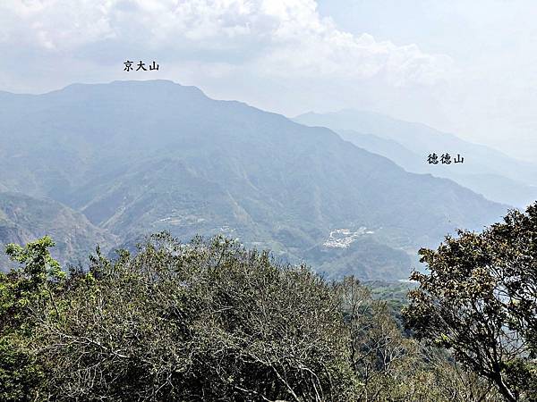 足母山眺望多納部落、德德山、京大山