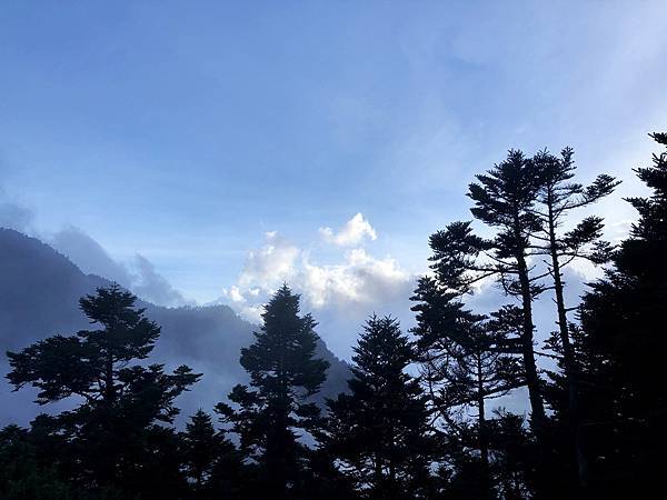 排雲山莊入夜前風景