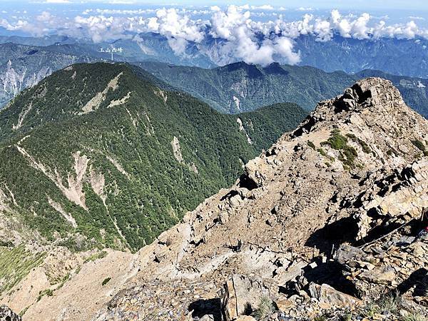 玉山主峰往西眺望風景