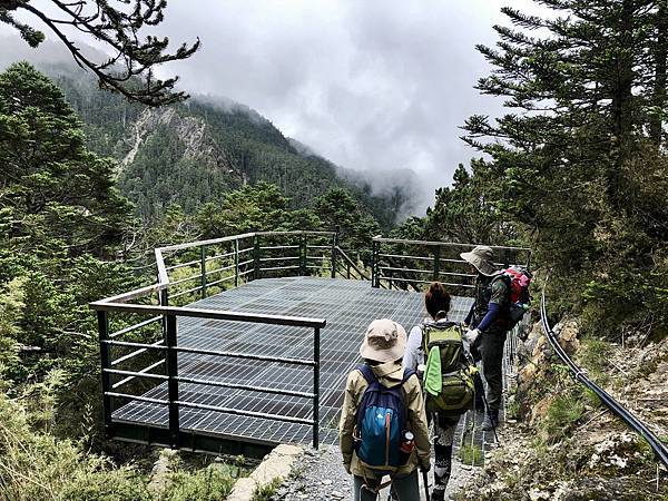 返回排雲山莊吊掛平台