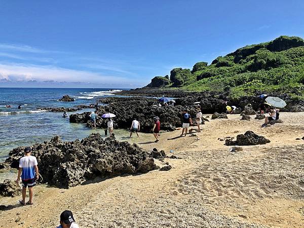 「小巴里島岩」礁岩沙灘