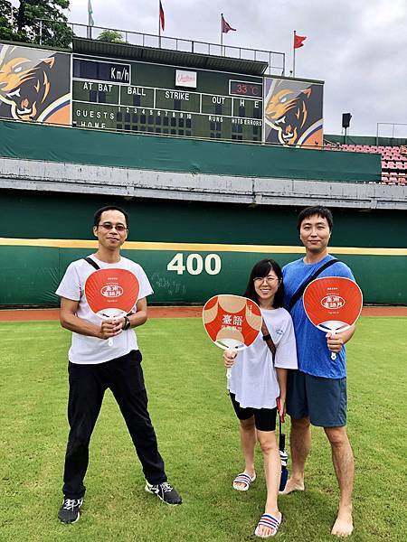[分享] 踏上台南市立棒球場的紅土與草皮