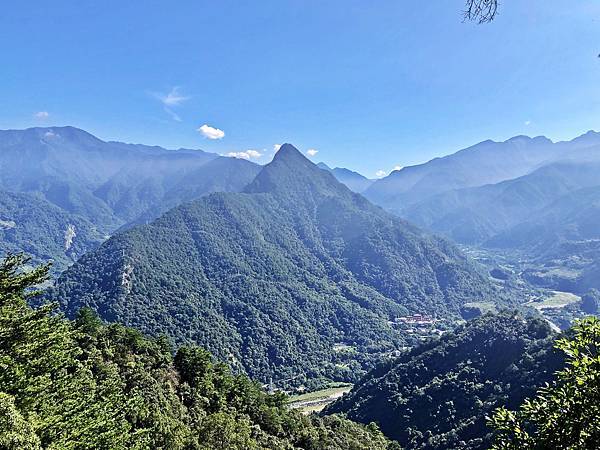 白毛山觀景點眺望東卯山