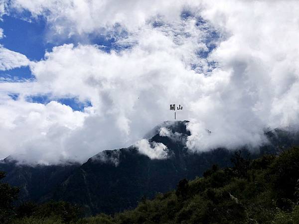 庫哈諾辛山屋眺望關山方向