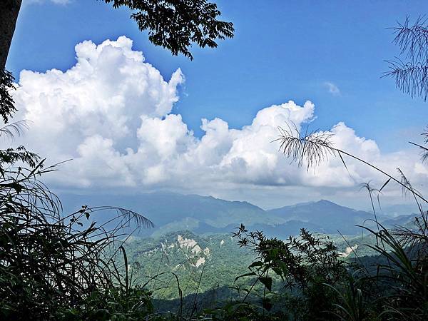 稜線步道遇展望風景