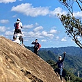 皇帝殿東峰拉繩攀岩