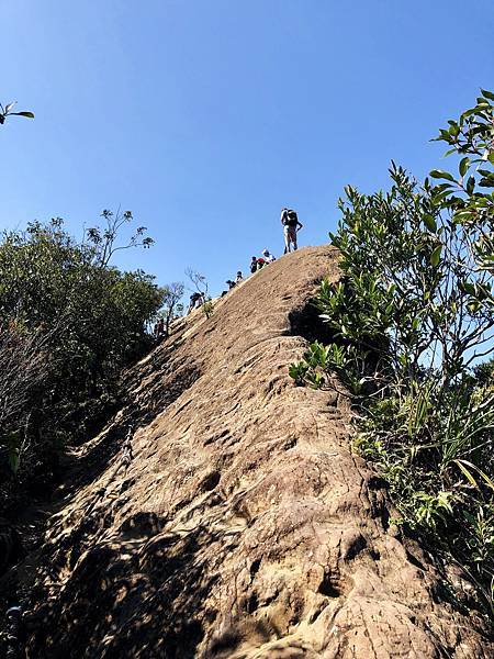 皇帝殿東峰瘦稜岩塊