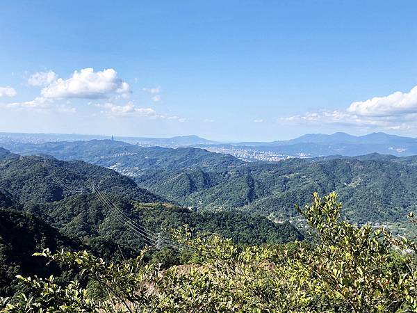 皇帝殿東峰往西北眺望台北市區