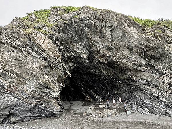 遇見神秘海灘海蝕洞