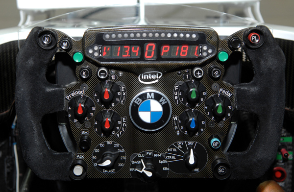 bmw_steeringwheel_kers_2009.jpg