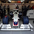 bmw-sauber-2009-specs-car-barcelona-test-garage.jpg