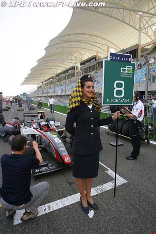 F1 babe, Bahrain 0427-9 (19).jpg
