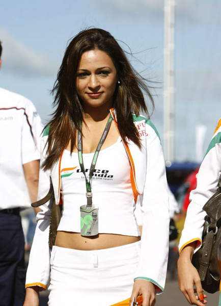 Silverstone 2009 pitbabe (1).jpg