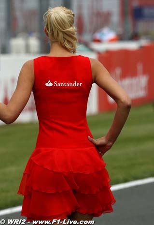 Silverstone 2009 pitbabe (33).jpg