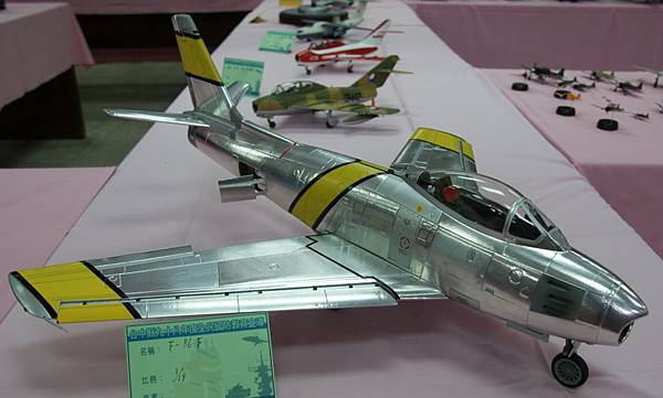1/18 F-86 metalized 