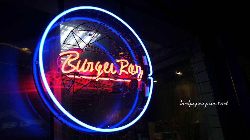 RayBurger_01.jpg RayBurger_01.jpg