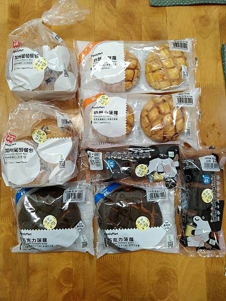 全 可可牛奶杯子蛋糕 加州葡萄餐包 奶酥小菠蘿 巧克力菠蘿.jpg