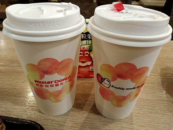 mister donut冰皇家伯爵紅茶 冰台灣無糖青茶.jpg