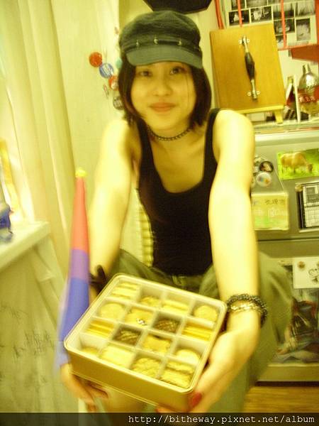 老友的喜餅：女雙性戀與友善異男的幸福婚禮