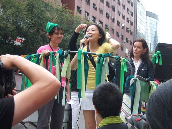 召集人登上綠隊宣傳車！