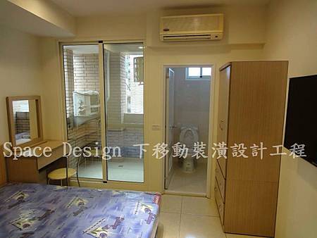 高雄陳先生跟銀行貸款400多萬購買了約10年的房屋,陳先生找設計師依有限的金額不到150萬的預算,做為設計施工統包總工程款費用,屋主陳先生平常忙於自己的事業,把工程完全交給設計師規畫設計施工,完成品讓屋主陳先生大吃一驚,如今套房地點即屋況漂亮,已1間7000元成功出租給上班族即大學生使用,每個月有3萬5的租金收入,攤還房屋貸款本金利息即裝修費而外還有租金收入,相當滿意設計師替屋主開源節流。 高雄陳先生跟銀行貸款400多萬購買了約10年的房屋,陳先生找設計師依有限的金額不到150萬的預算,做為設計施工統包總工程款費用,屋主陳先生平常忙於自己的事業,把工程完全交給設計師規畫設計施工,完成品讓屋主陳先生大吃一驚,如今套房地點即屋況漂亮,已1間7000元成功出租給上班族即大學生使用,每個月有3萬5的租金收入,攤還房屋貸款本金利息即裝修費而外還有租金收入,相當滿意設計師替屋主開源節流。