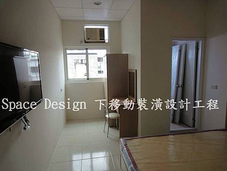 高雄陳先生跟銀行貸款400多萬購買了約10年的房屋,陳先生找設計師依有限的金額不到150萬的預算,做為設計施工統包總工程款費用,屋主陳先生平常忙於自己的事業,把工程完全交給設計師規畫設計施工,完成品讓屋主陳先生大吃一驚,如今套房地點即屋況漂亮,已1間7000元成功出租給上班族即大學生使用,每個月有3萬5的租金收入,攤還房屋貸款本金利息即裝修費而外還有租金收入,相當滿意設計師替屋主開源節流。 高雄陳先生跟銀行貸款400多萬購買了約10年的房屋,陳先生找設計師依有限的金額不到150萬的預算,做為設計施工統包總工程款費用,屋主陳先生平常忙於自己的事業,把工程完全交給設計師規畫設計施工,完成品讓屋主陳先生大吃一驚,如今套房地點即屋況漂亮,已1間7000元成功出租給上班族即大學生使用,每個月有3萬5的租金收入,攤還房屋貸款本金利息即裝修費而外還有租金收入,相當滿意設計師替屋主開源節流。