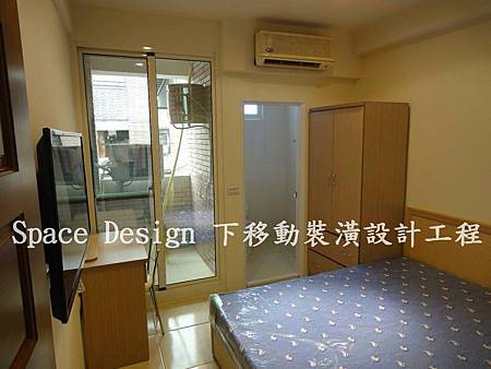 高雄陳先生跟銀行貸款400多萬購買了約10年的房屋,陳先生找設計師依有限的金額不到150萬的預算,做為設計施工統包總工程款費用,屋主陳先生平常忙於自己的事業,把工程完全交給設計師規畫設計施工,完成品讓屋主陳先生大吃一驚,如今套房地點即屋況漂亮,已1間7000元成功出租給上班族即大學生使用,每個月有3萬5的租金收入,攤還房屋貸款本金利息即裝修費而外還有租金收入,相當滿意設計師替屋主開源節流。 高雄陳先生跟銀行貸款400多萬購買了約10年的房屋,陳先生找設計師依有限的金額不到150萬的預算,做為設計施工統包總工程款費用,屋主陳先生平常忙於自己的事業,把工程完全交給設計師規畫設計施工,完成品讓屋主陳先生大吃一驚,如今套房地點即屋況漂亮,已1間7000元成功出租給上班族即大學生使用,每個月有3萬5的租金收入,攤還房屋貸款本金利息即裝修費而外還有租金收入,相當滿意設計師替屋主開源節流。